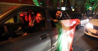 الإيرانيون يحتفلون في شوارع طهران بعد قصف قاعدة العديد بقطر.. فيديو