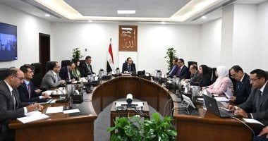 رئيس الوزراء يعقد اجتماعاً لبحث واستعراض فرص وتحديات صناعة السكر