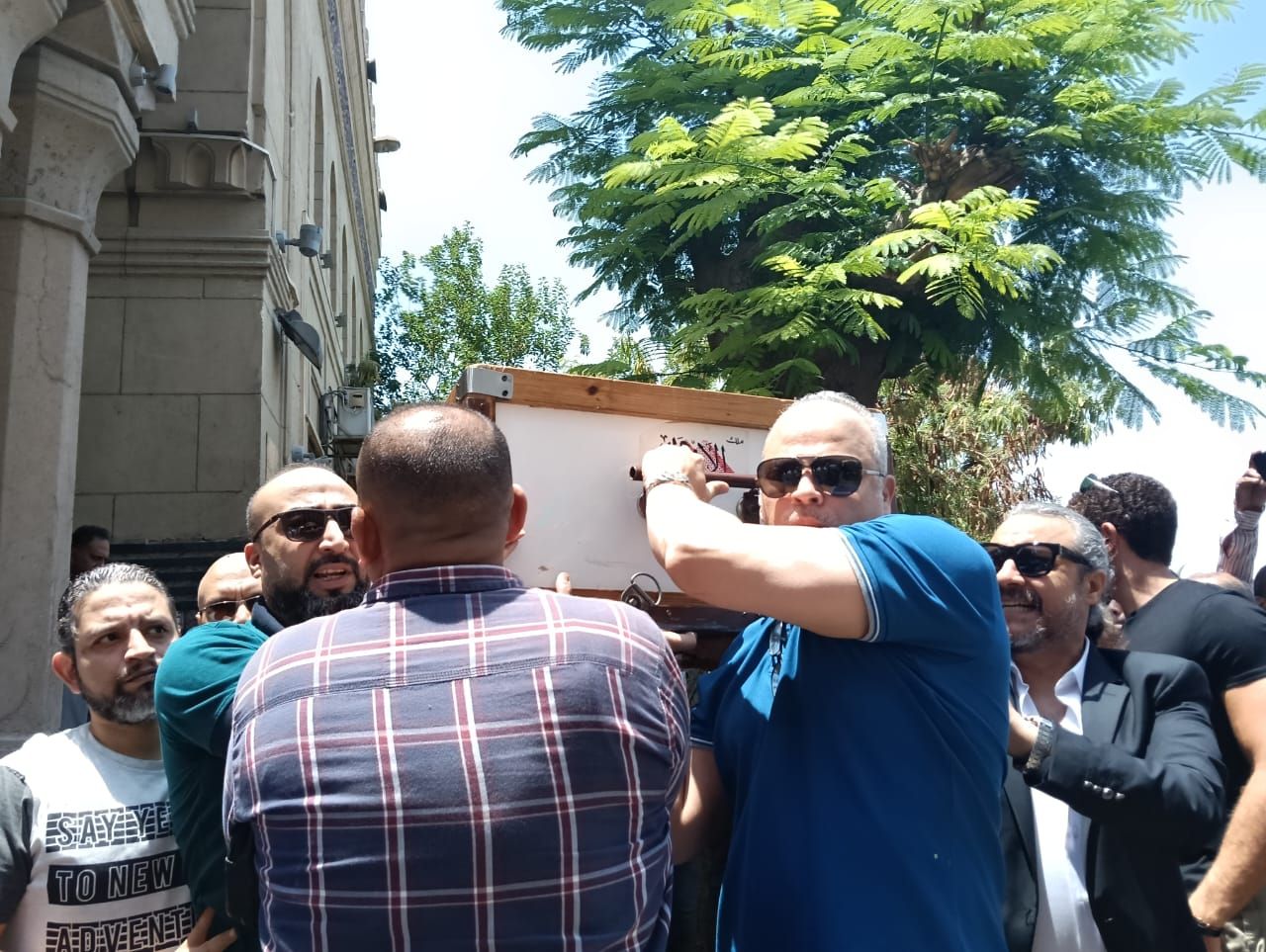 عمرو الفقى ومحمود سعد وسليم سحاب يشاركون فى تشييع جثمان محمد عبد المنعم