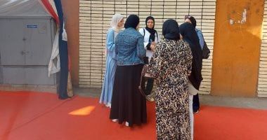 توافد طلاب الثانوية العامة النظام القديم على امتحان اللغة الأجنبية الثانية