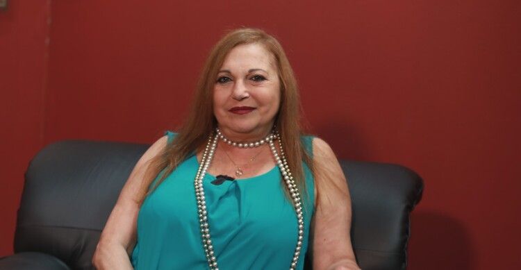 سمارة نهرا: انا إمراة لا يمكن العيش معها.. لدي أصدقاء مثليون ولم أرَ شقيقتي إلا مرة واحدة في حياتي