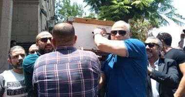 عمرو الفقى ومحمود سعد وسليم سحاب يشاركون فى تشييع جثمان محمد عبد المنعم