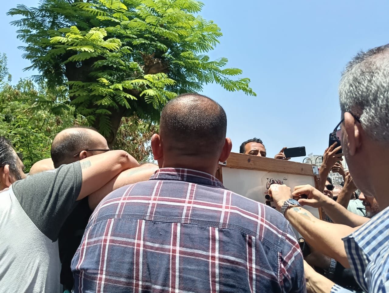 عمرو الفقى ومحمود سعد وسليم سحاب يشاركون فى تشييع جثمان محمد عبد المنعم