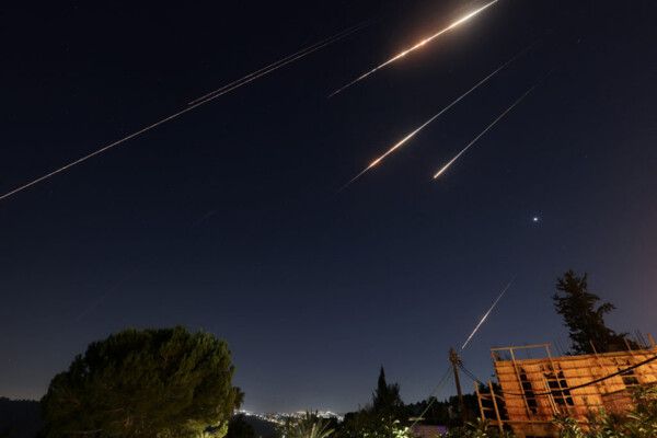 الإذاعة الإسرائيلية: إيران تريد تسجيل الضربة الأخيرة قبل بدء سريان وقف إطلاق النار الساعة 7 من صباح اليوم