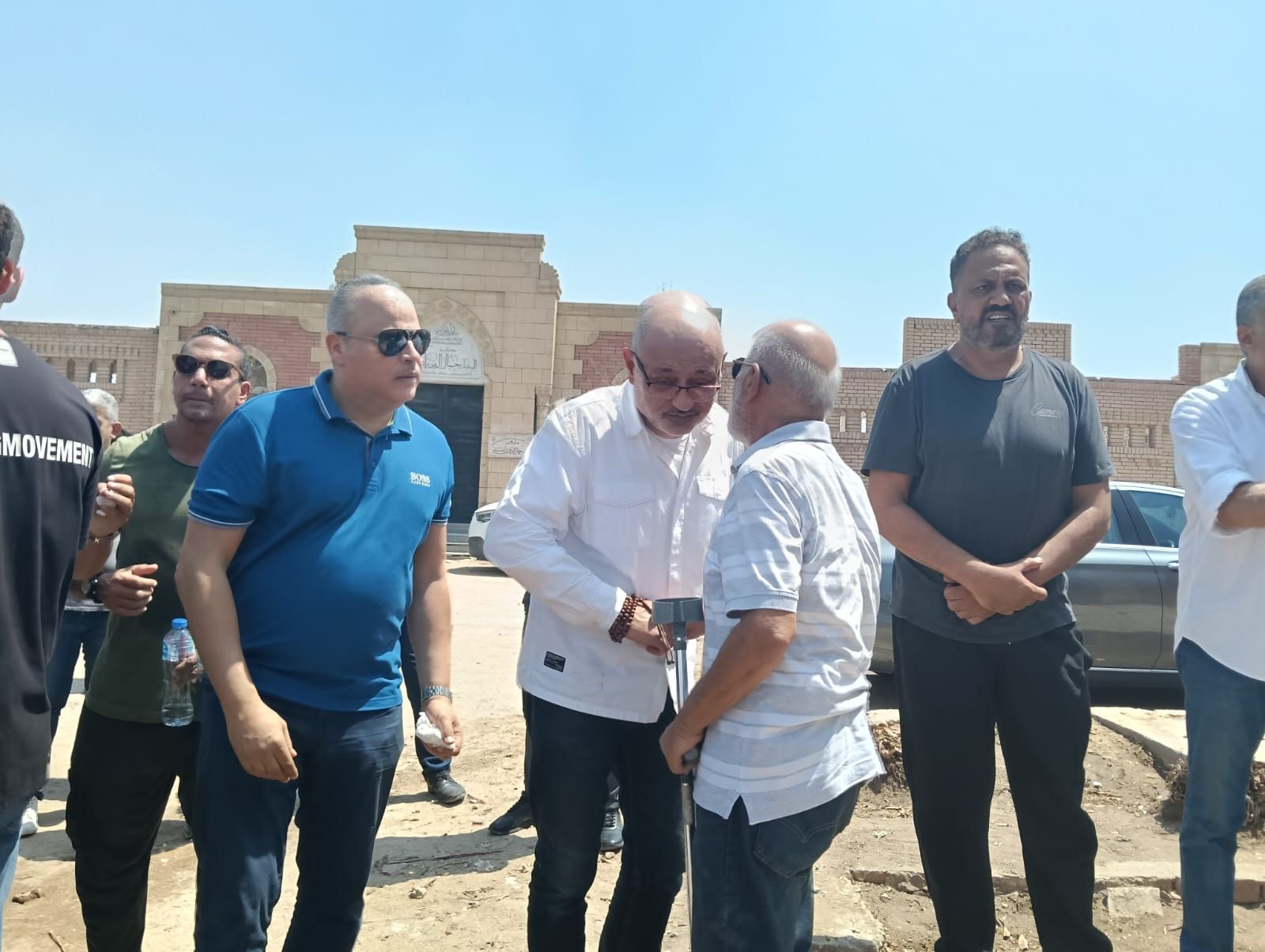 تامر عبد المنعم يستقبل عزاء والده بمدافن الأسرة بحضور خالد سرحان