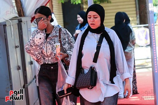 طلاب الثانوية العامة نظام قديم يبدأون امتحان اللغة الأجنبية الثانية