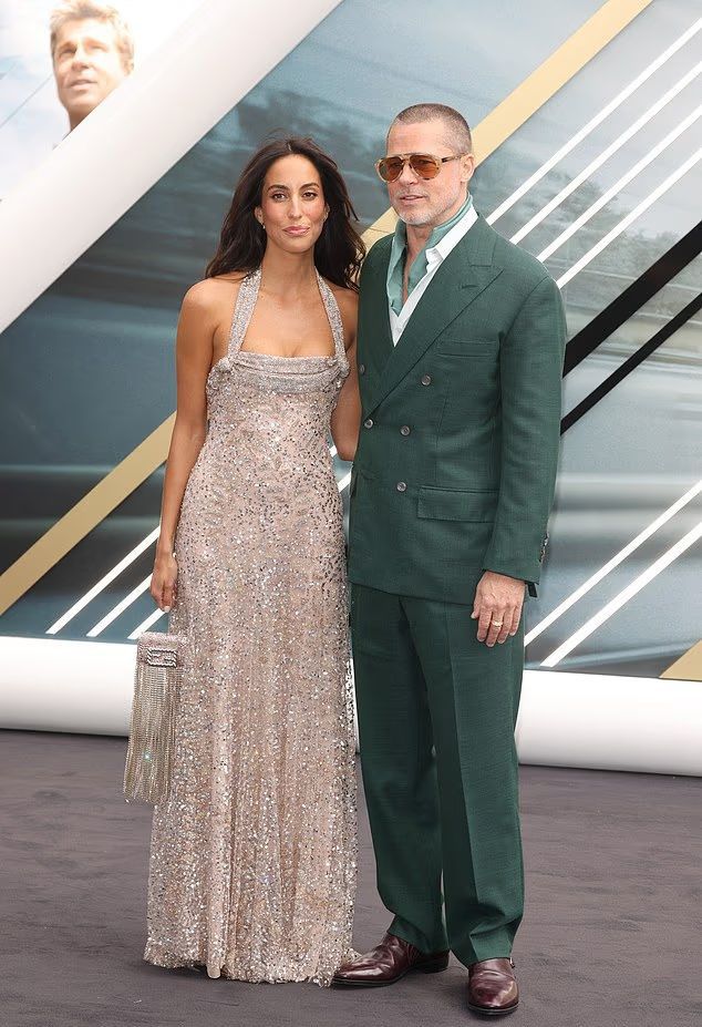 بالصّور- هكذا التقى توم كروز براد بيت وحبيبته فجأة… ماذا حدث؟