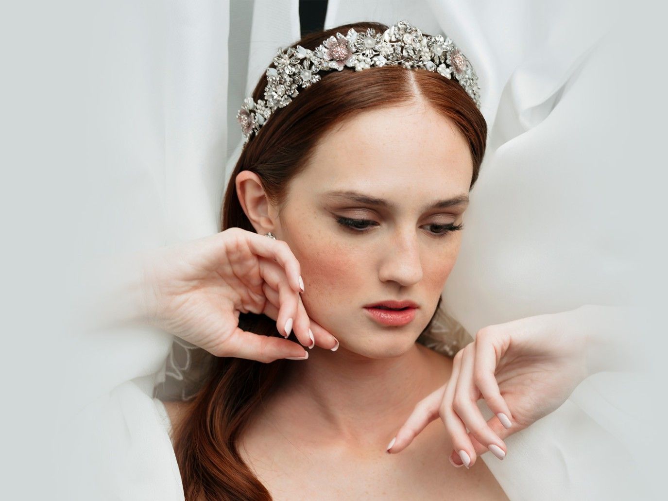 صور مناكير عروس 2025 بأناقة تُكمل إطلالتها في يوم الزفاف