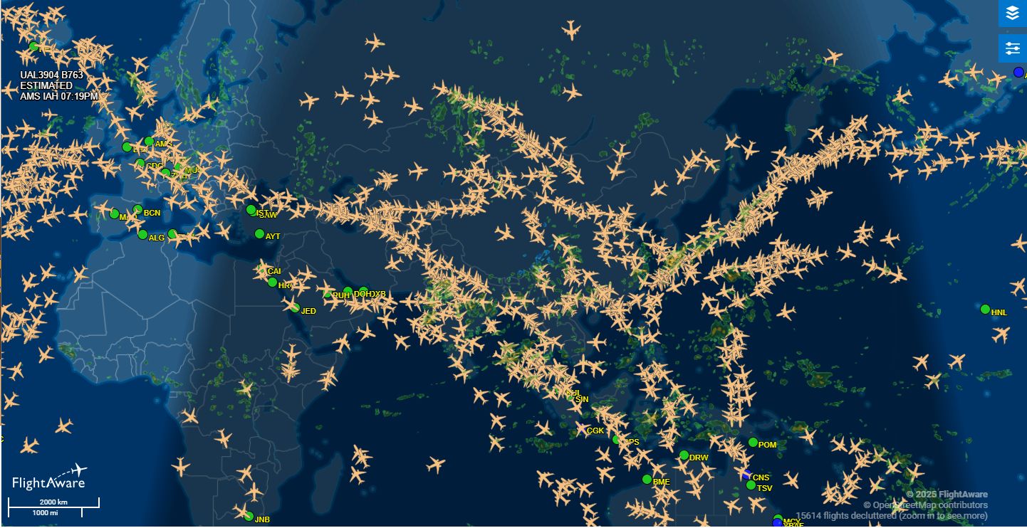 موقع عالمى يرصد خلو أجواء الخليج العربي من الطيران تزامنا مع ضربة إيران