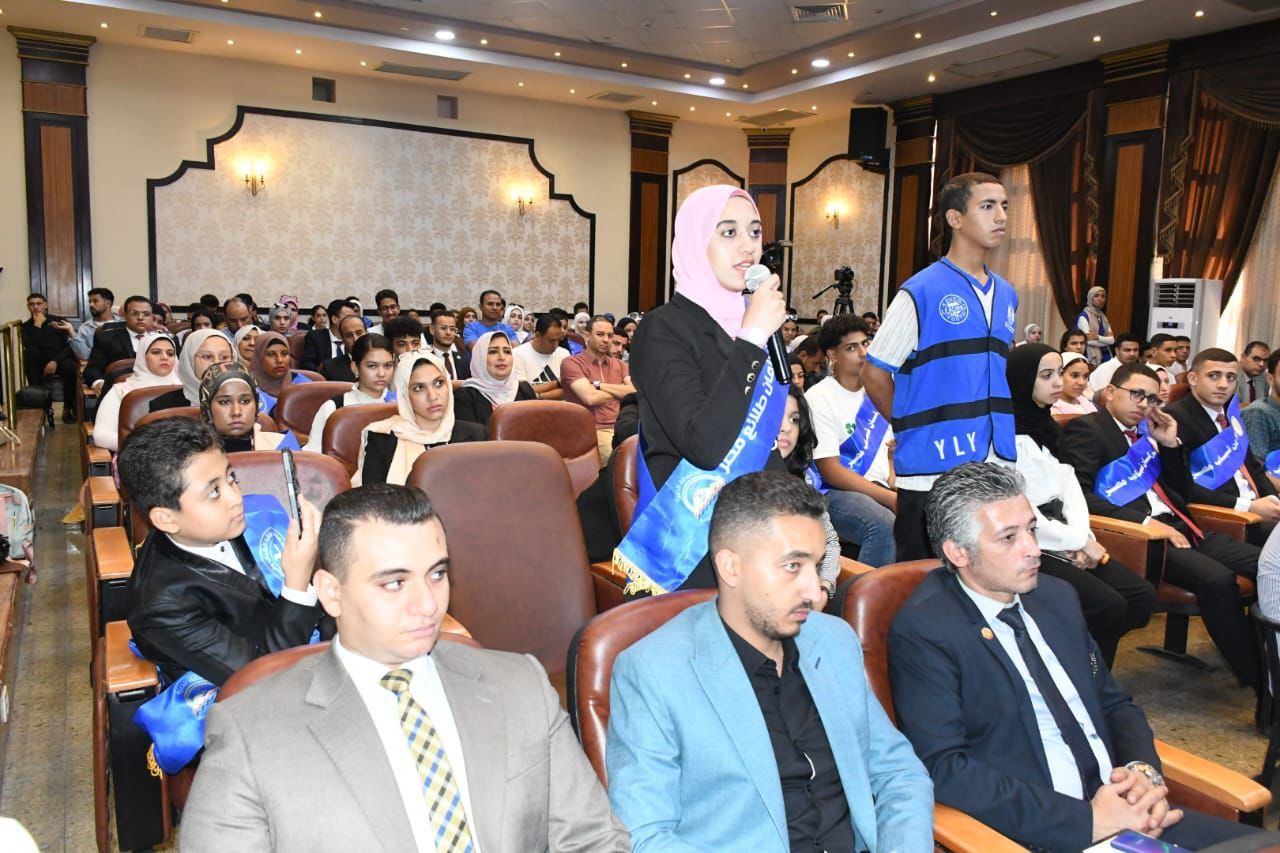 وزير الشباب والرياضة ومساعد وزير الخارجية يشهدان لقاء حواريا مع الشباب