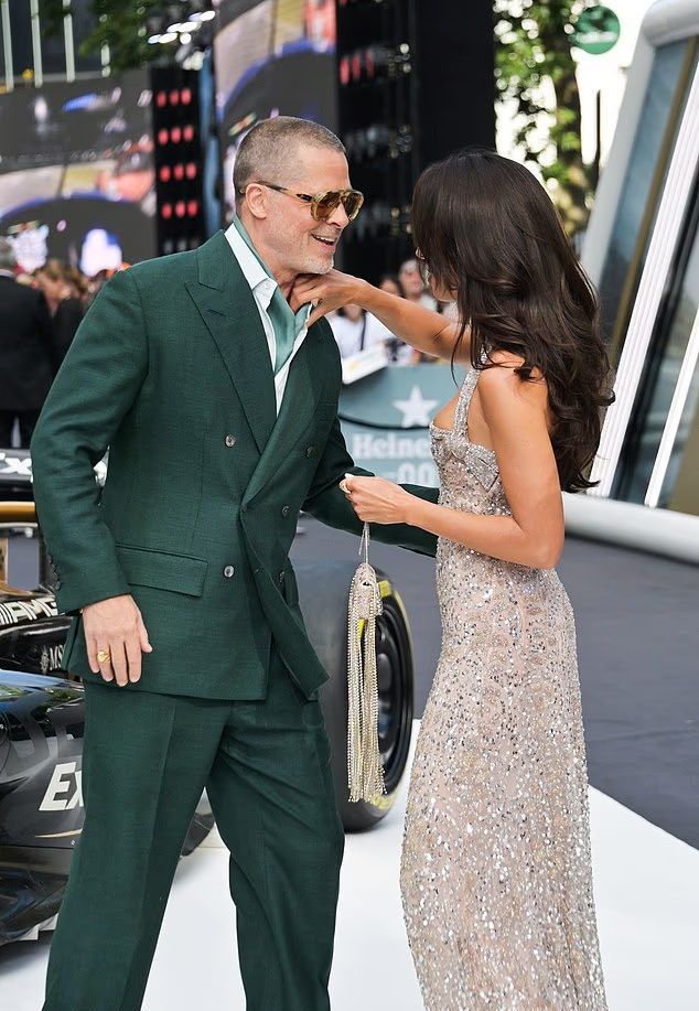 بالصّور- هكذا التقى توم كروز براد بيت وحبيبته فجأة… ماذا حدث؟