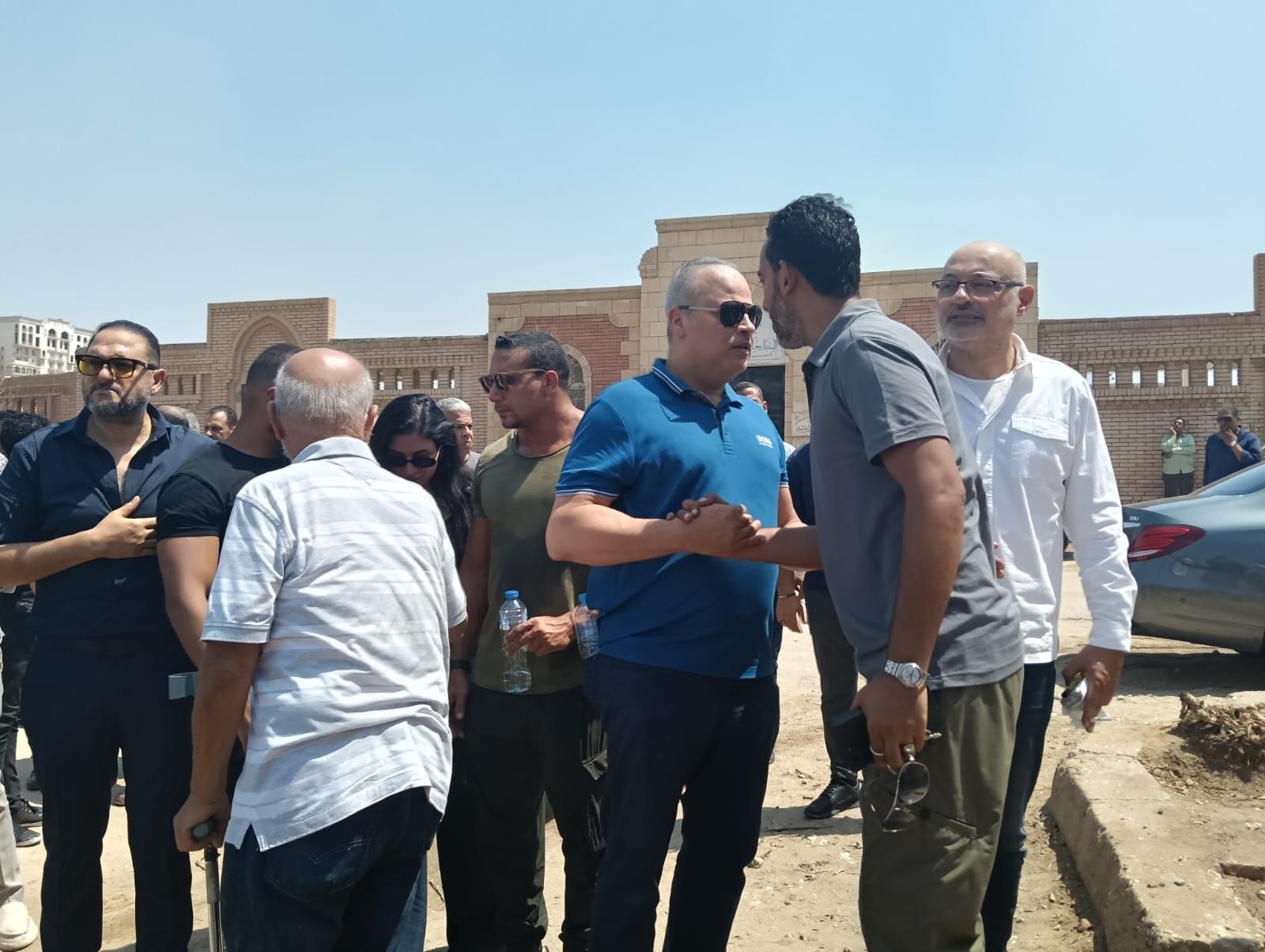 تامر عبد المنعم يستقبل عزاء والده بمدافن الأسرة بحضور خالد سرحان