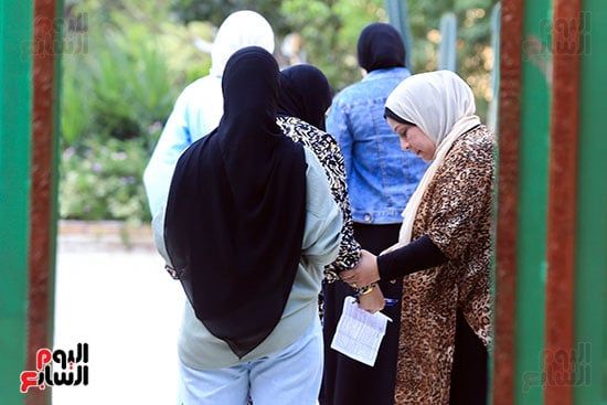 طلاب الثانوية العامة يؤدون اليوم امتحان اللغة الأجنبية الثانية