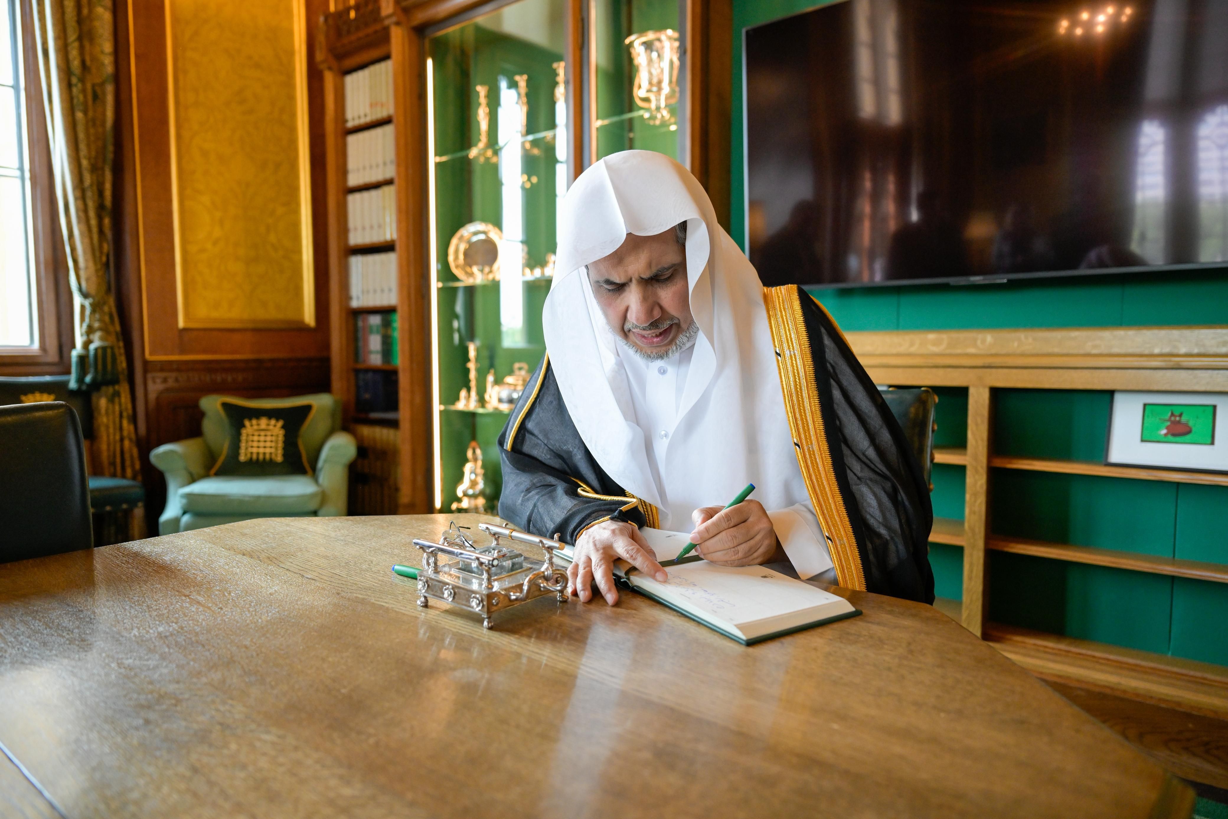 رئيس وقيادات البرلمان البريطاني يحتفون بالأمين العام لرابطة العالم الإسلامي