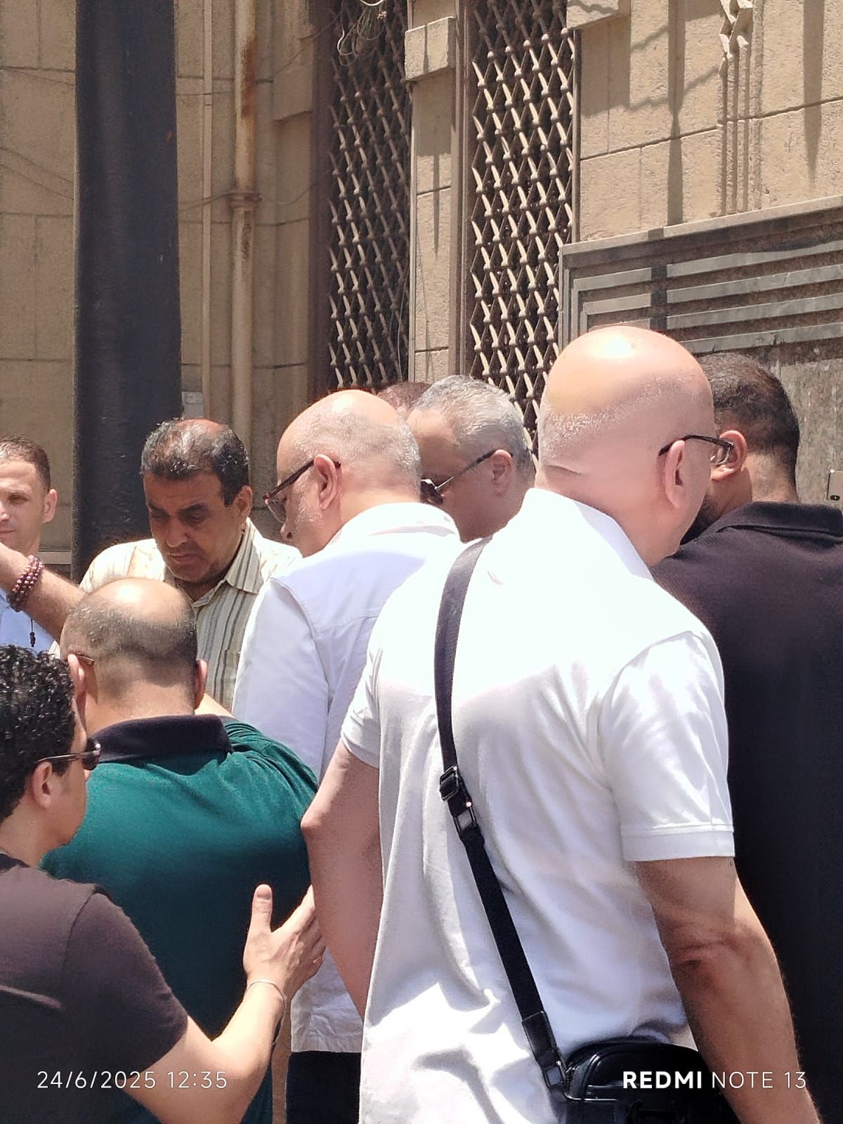 وصول جثمان محمد عبد المنعم لمسجد عمر مكرم استعدادا لتشييع جنازته