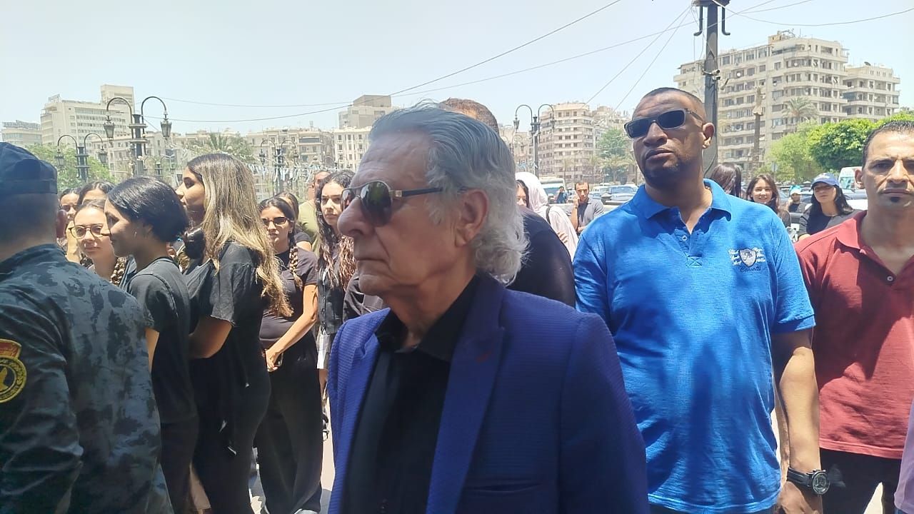 عمرو الفقى ومحمود سعد وسليم سحاب يشاركون فى تشييع جثمان محمد عبد المنعم