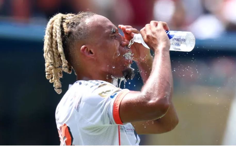 الامارات | الحرارة الشديدة والعواصف تُربك سير مباريات كأس العالم للأندية