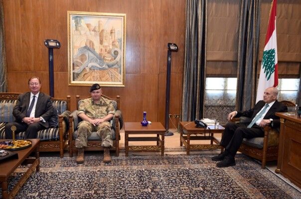 بري عرض تطورات الاوضاع والمستجدات السياسية خلال إستقباله كبير مستشاري وزارة الدفاع البريطانية