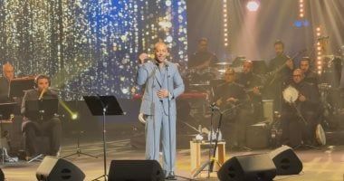 تامر عاشور يبدأ حفله بـ"عشت معاك حكايات" فى مهرجان موازين