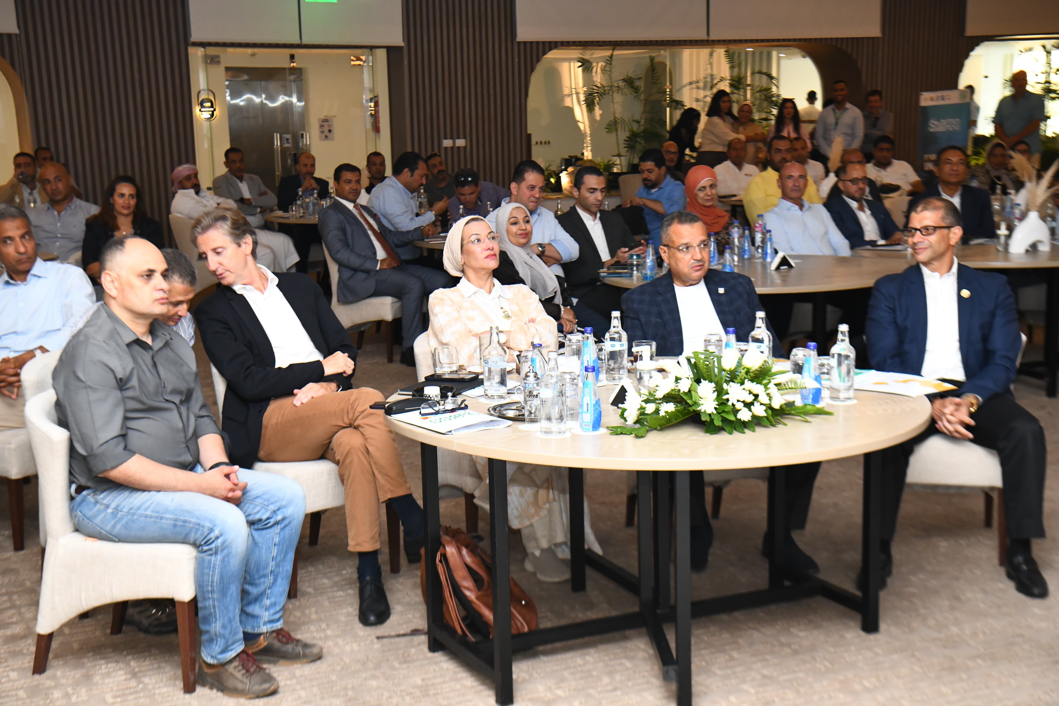 وزيرة البيئة ومحافظ جنوب سيناء يطلقان حملة رفع الوعي البيئي بمشروع "جرين شرم"