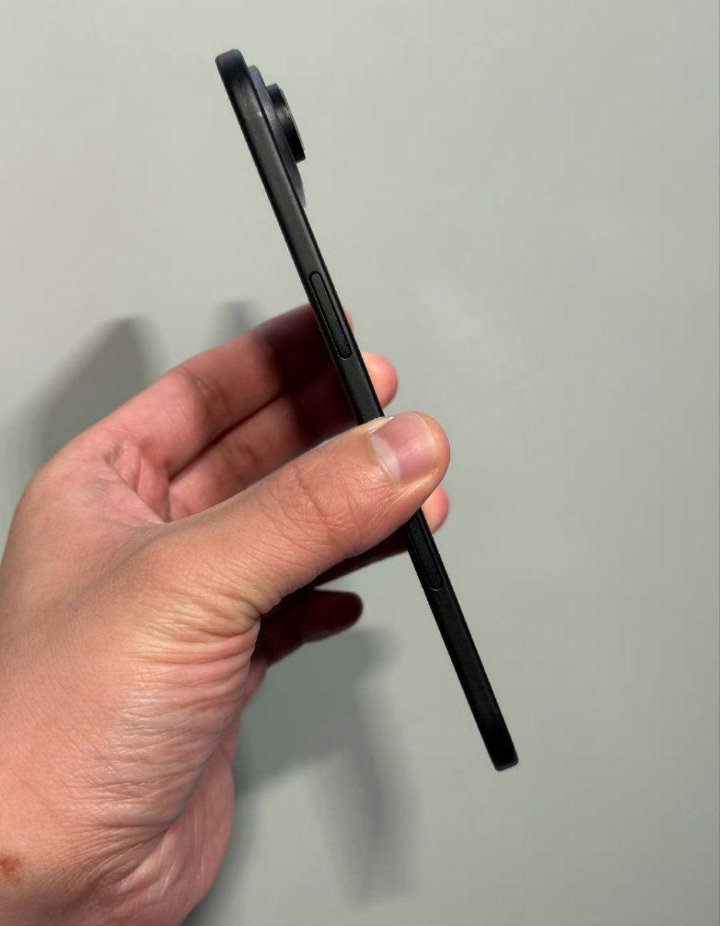 تكنولوجيا: تسريبات تكشف تصميم iPhone 17 Air ونظام تبريد متطور في iPhone 17 Pro