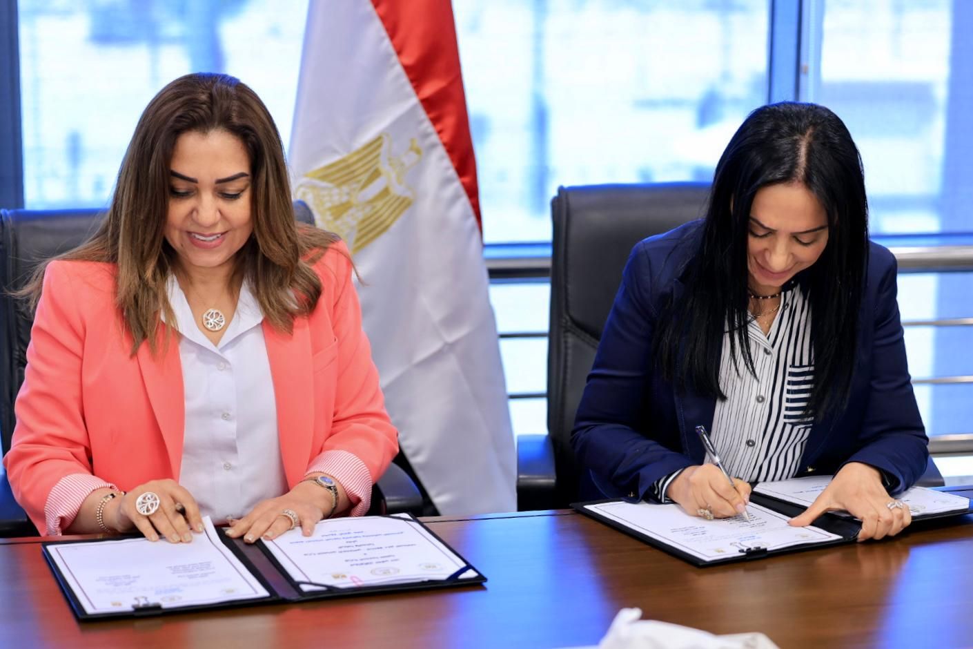 وزيرتا التضامن والتنمية المحلية توقعان بروتوكولا لتسويق المنتجات التراثية