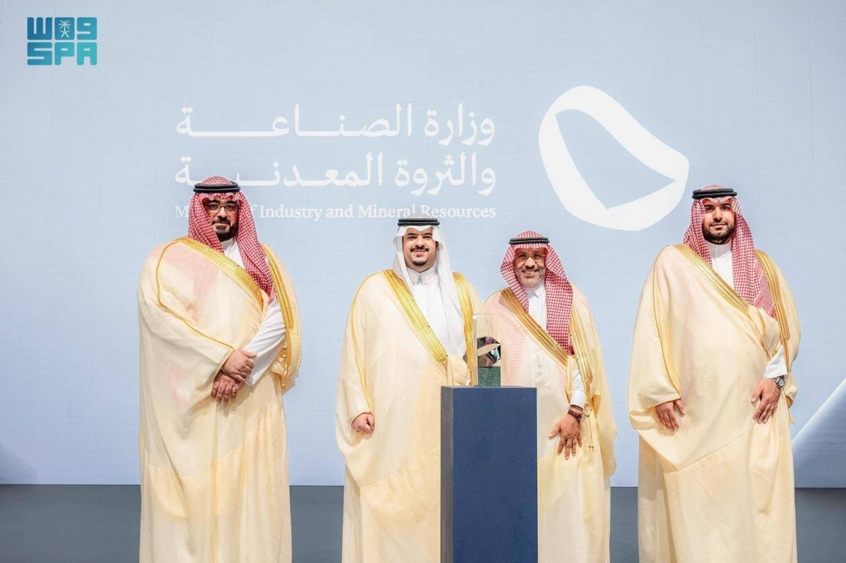 «الصناعة» تحقق المستوى الفضي في جائزة الملك عبدالعزيز