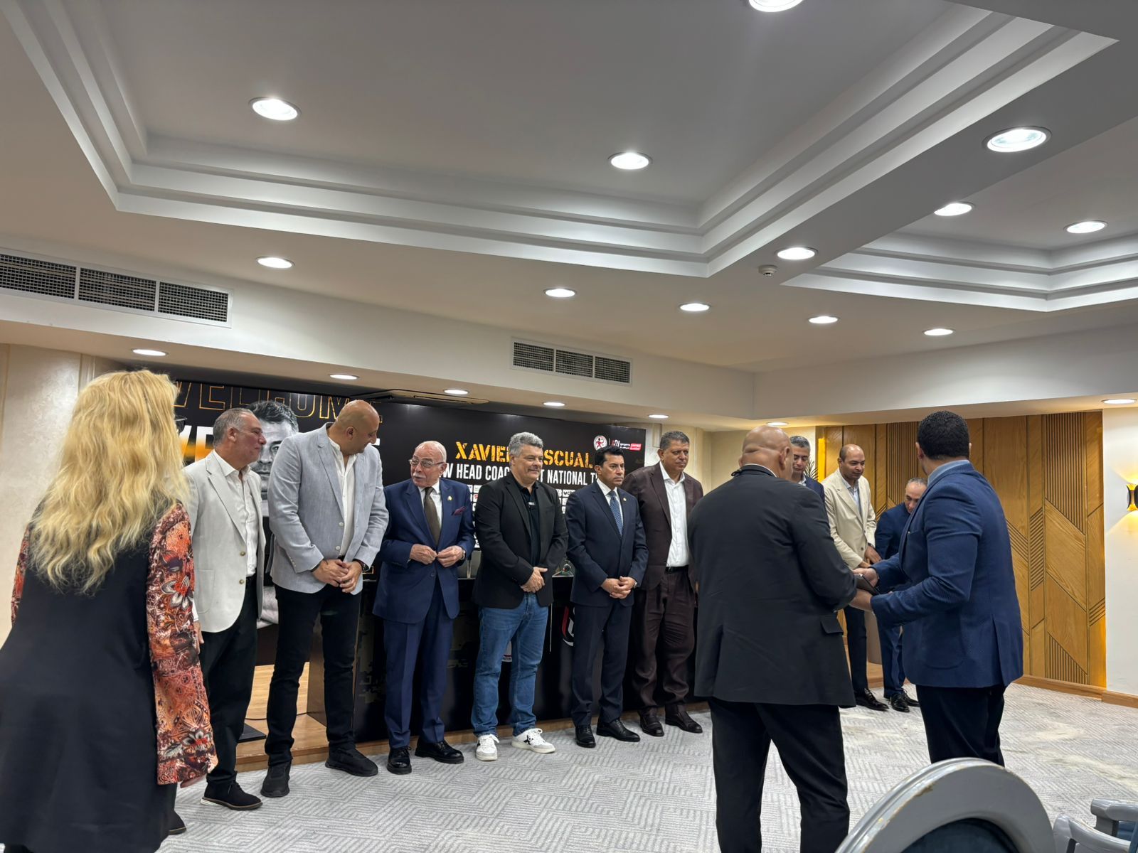اليد يقدم باسكوال المدير الفنى الجديد للمنتخب فى حضور وزير الرياضة
