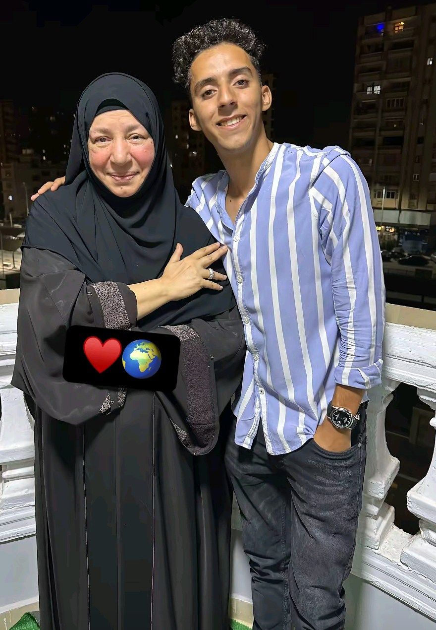 صورة جديدة لعبلة كامل تثير مخاوف الجمهور.. هل هناك إصابة خطيرة في يدها؟