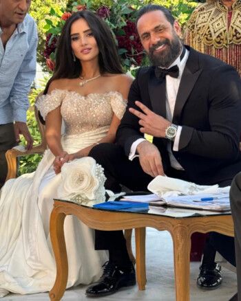 زينة عروس بفستان الزفاف.. فما القصة؟