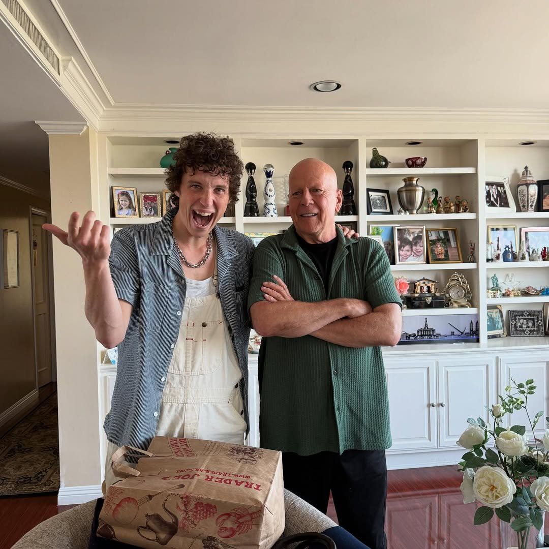 ابنة بروس ويليس ترد على منتقدى نشر صور والدها.. اعرف القصة