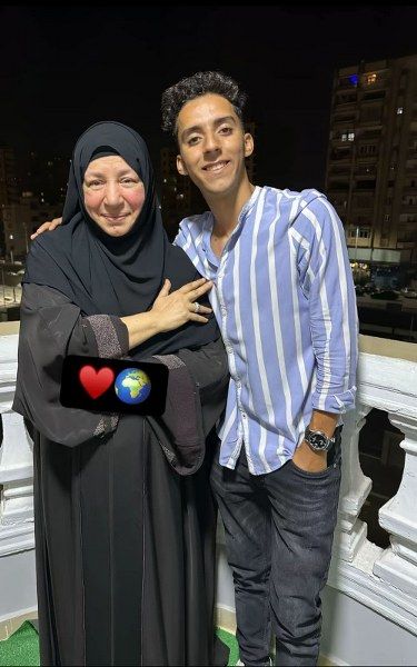 بالصور- بعد سنوات من الغياب، عبلة كامل في ظهور عائلي يُشعل مواقع التواصل