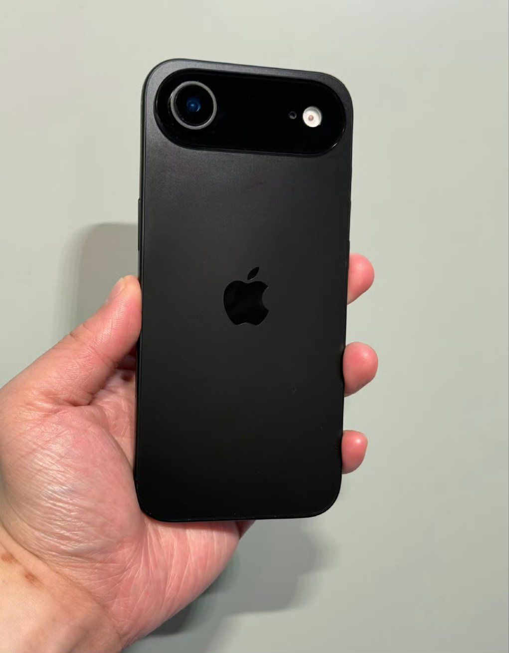 تكنولوجيا: تسريبات تكشف تصميم iPhone 17 Air ونظام تبريد متطور في iPhone 17 Pro