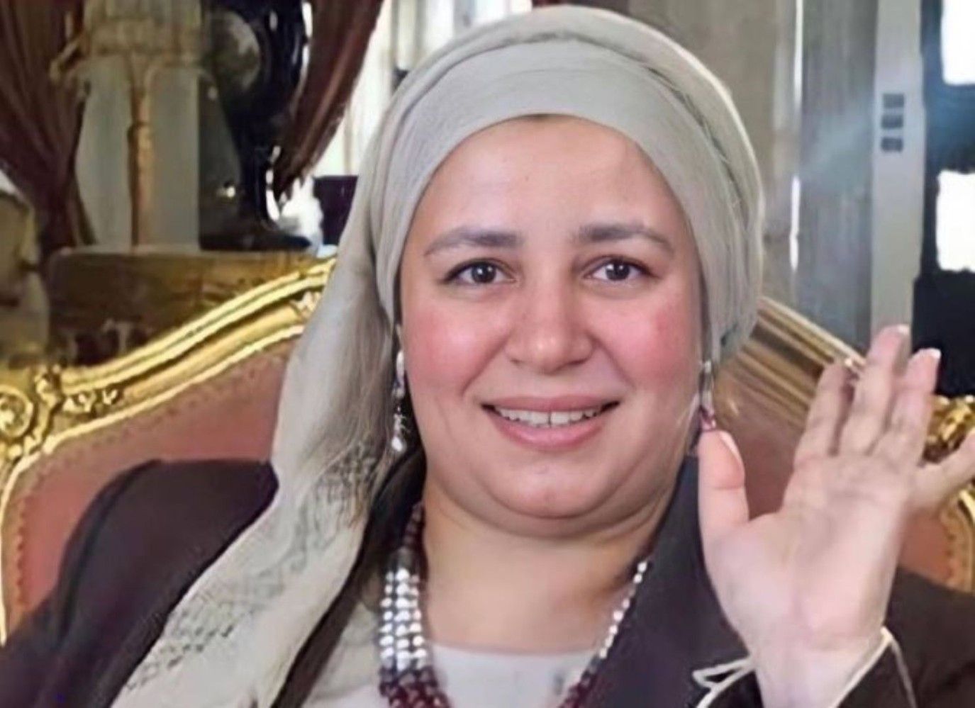 صورة جديدة لعبلة كامل تثير مخاوف الجمهور.. هل هناك إصابة خطيرة في يدها؟