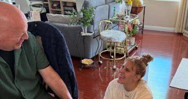 ابنة بروس ويليس ترد على منتقدى نشر صور والدها.. اعرف القصة