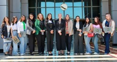 النيابة الإدارية تكرم طالبات شاركن فى مشروع تخرج بعنوان "حضارة بلا حواجز"