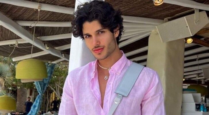 لؤي علامة يستمتع بأجواء الصيف .. وإطلالة شبابية تخطف الأنظار