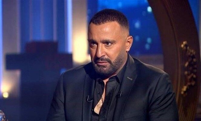 بعد طلاقه .. صور لأحمد السقا مع فتاة حسناء وجدل كبير