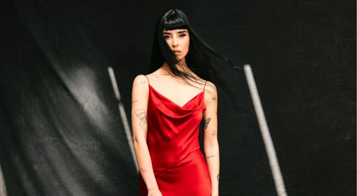 زينة مكي توثق معاناتها مع المرض بهذه المناسبة