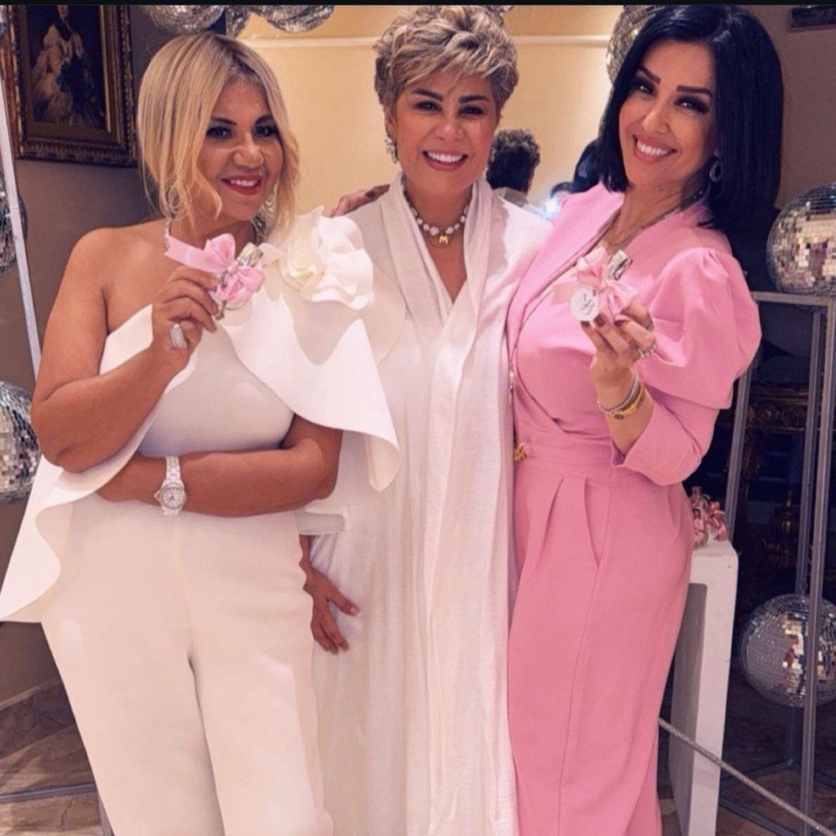 مفيدة شيحة تحتفل بحنة ابنتها منة الله استعدادا لزفافها.. صور