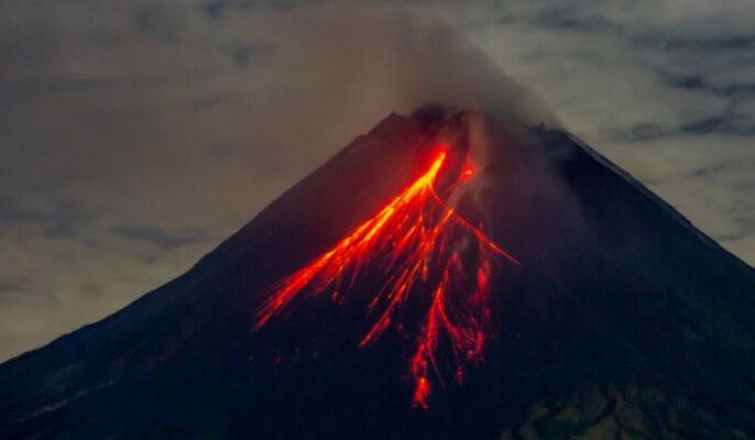 راقصة برازيلية تسقط في فوهة بركان بإندونيسيا