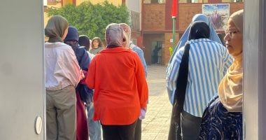 تفتيش دقيق لطلاب الثانوية العامة قبل دخول لجان الفيزياء والتاريخ.. صور