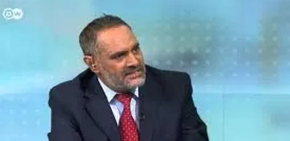 من صاحب القرار؟...مقرب من الحوثيين يُطلق تحذيراً داخلياً: اليمن سيتغير