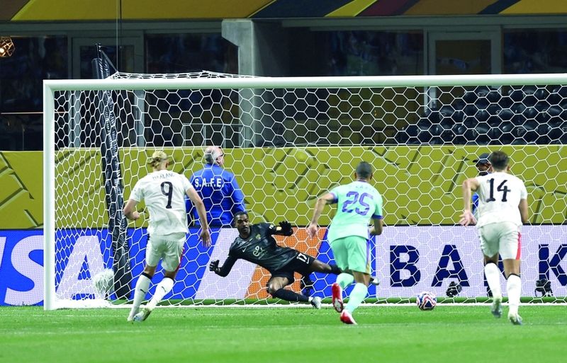 الامارات | رياضيون: خالد عيسى لا يتحمل كامل مسؤولية الأهداف في شباك العين