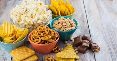 بلاش منها.. 7 أطعمة تجنبها يساعد فى الوقاية من الأمراض المزمنة