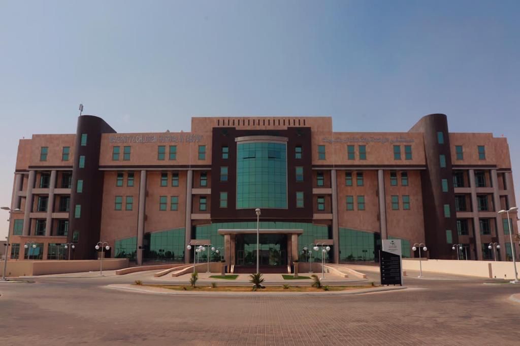 نجاح أول عملية باستخدام تقنية “الارتجاع الهيدروستاتيكي” لطفل في مستشفى الولادة والأطفال بتبوك