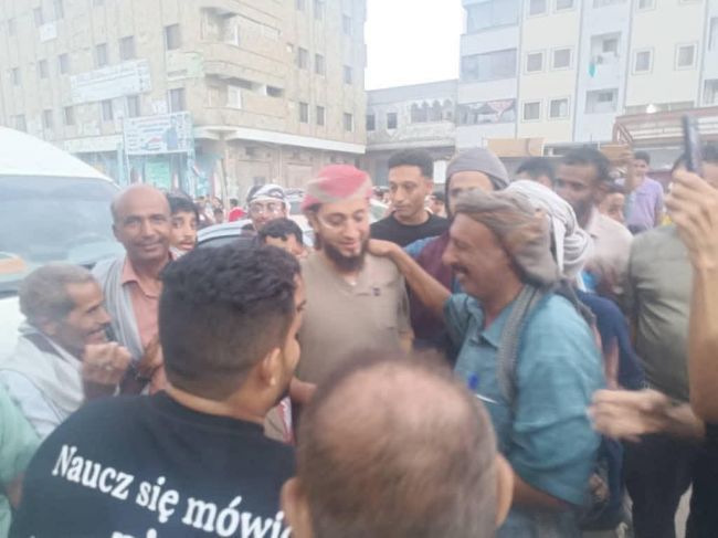 عقب الإفراج عنه.. الشيخ الكازمي: أشكر القائد المحرّمي الذي تواصل معي شخصياً وأعطى أوامره لمحاسبة المعتدين