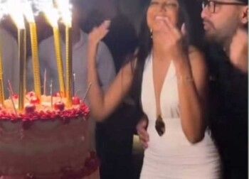 بعد طلاقه .. صور لأحمد السقا مع فتاة حسناء وجدل كبير