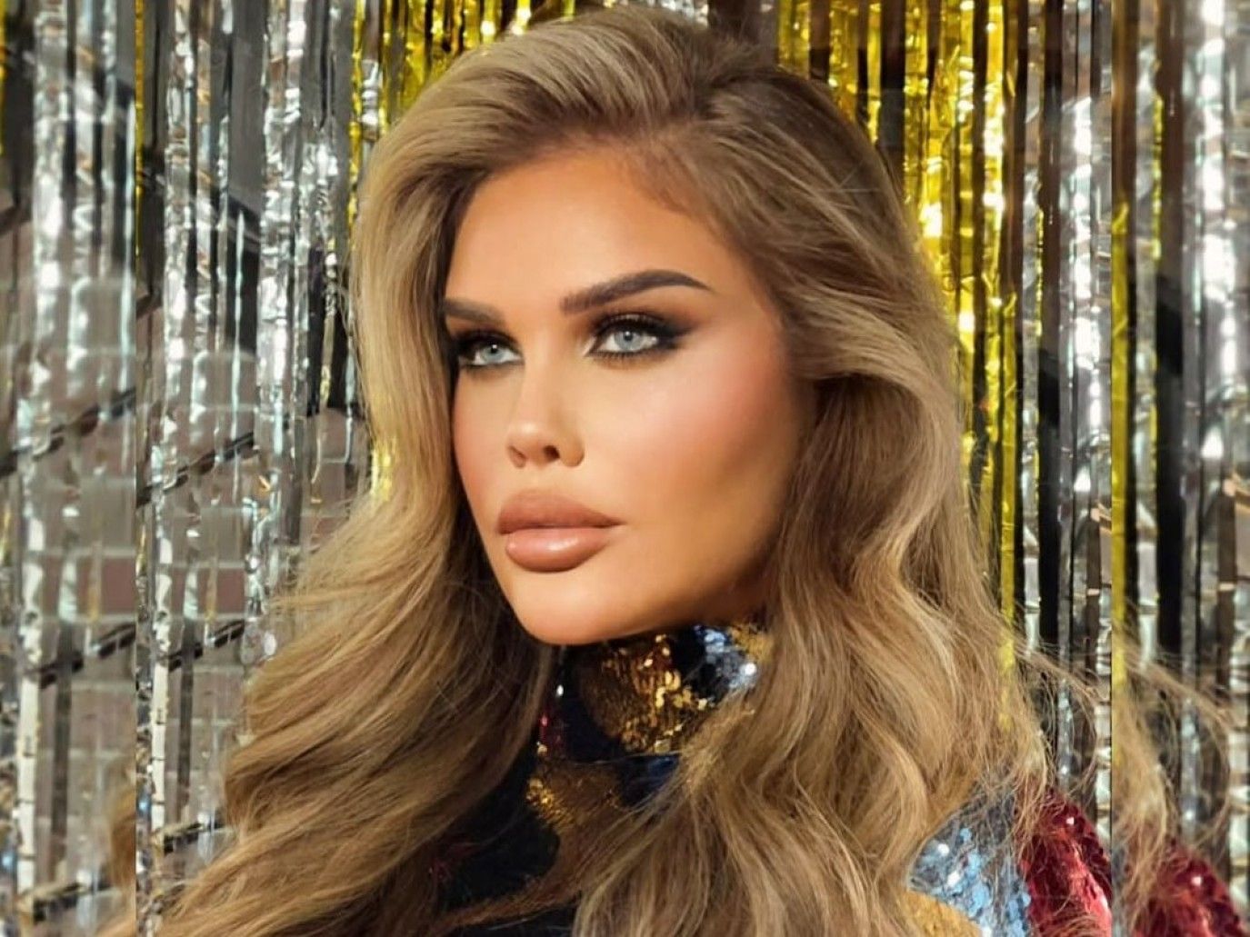 نيكول سابا في يوم ميلادها.. صيحات جمالية صيفية بلمسات جريئة