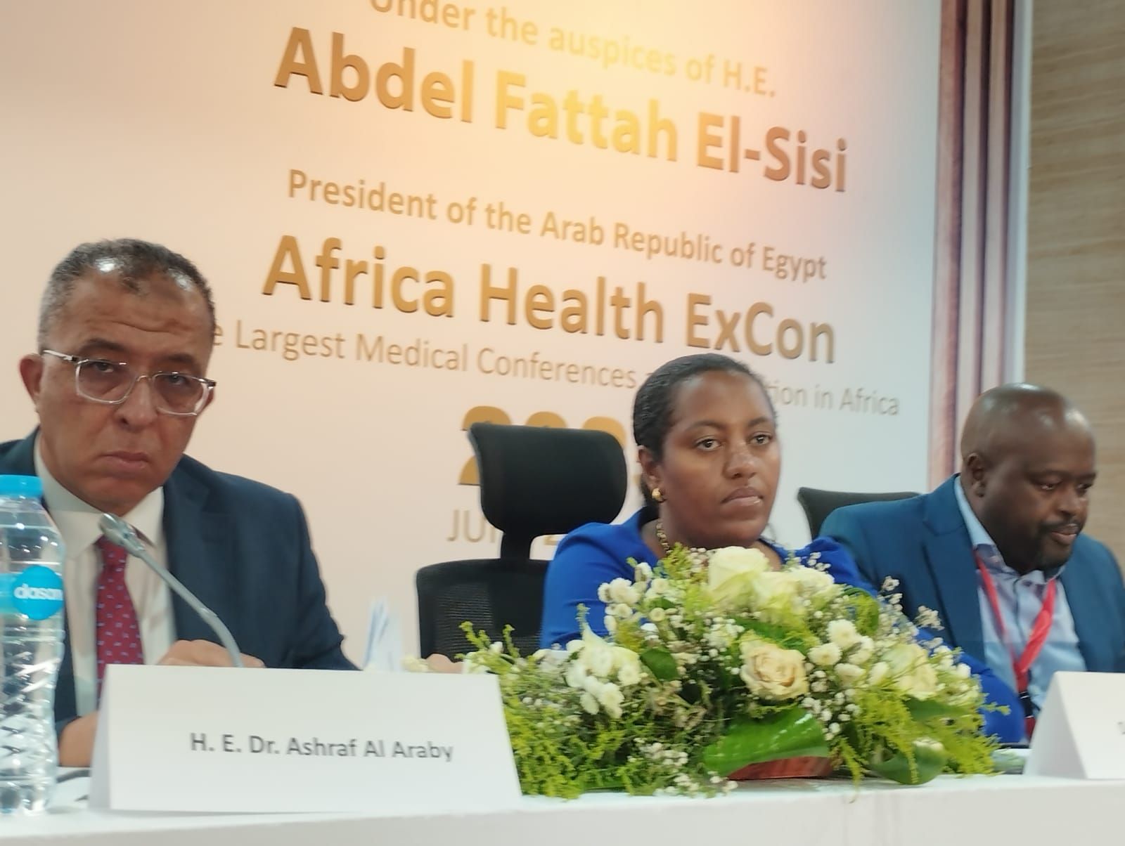 مستشار الرئيس للتنمية الاقتصادية: يجب إعادة النظر فى المقابل المادى للأطباء.. صور